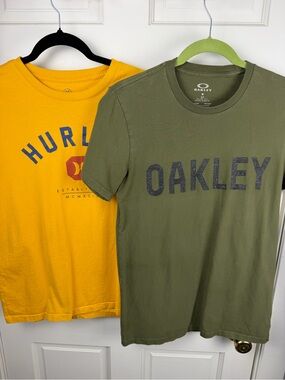 Bundle Oakley Men’s Olive Green Logo Crew T-Shirt Hurley men’s yellow T-shirt